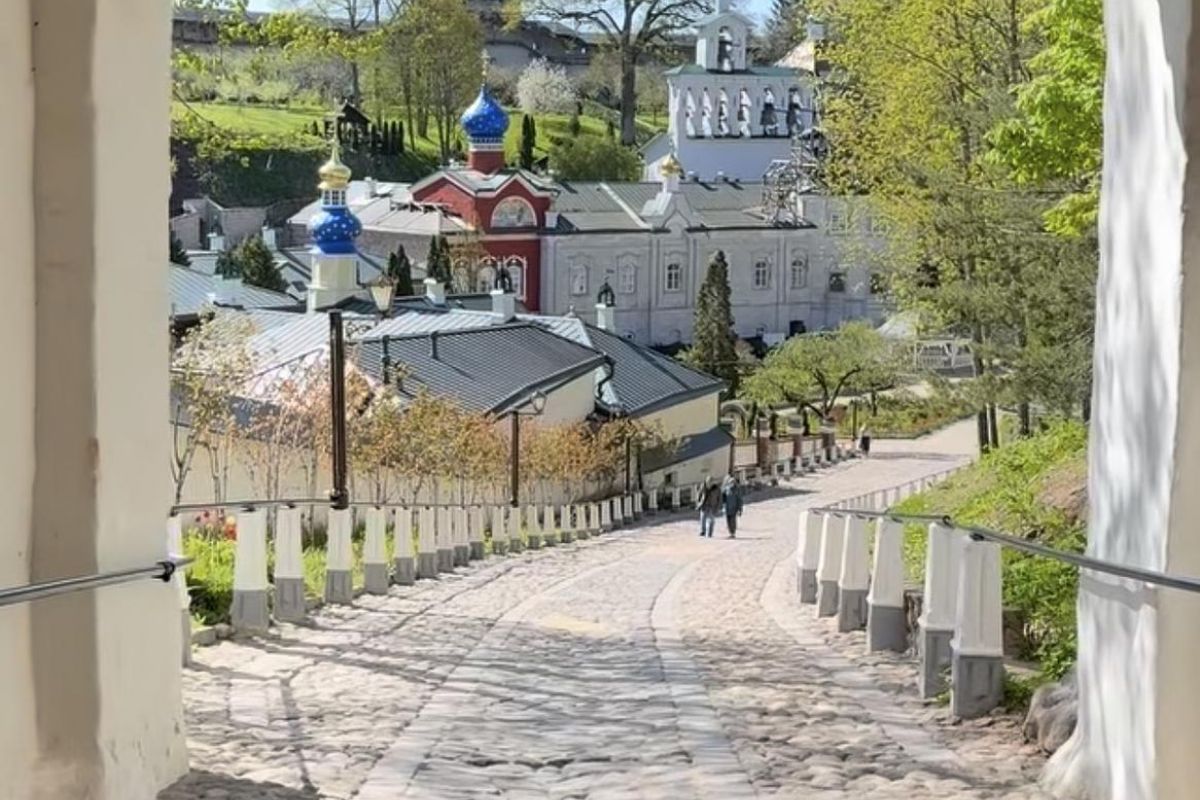 ПСКОВ, ПЕЧОРЫ: ВСЁ ГЛАВНОЕ ЗА ОДИН ДЕНЬ ИЗ ПЕТЕРБУРГА