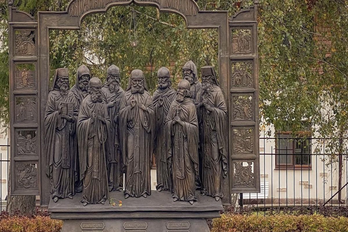 ПСКОВ, ПЕЧОРЫ: ВСЁ ГЛАВНОЕ ЗА ОДИН ДЕНЬ ИЗ ПЕТЕРБУРГА