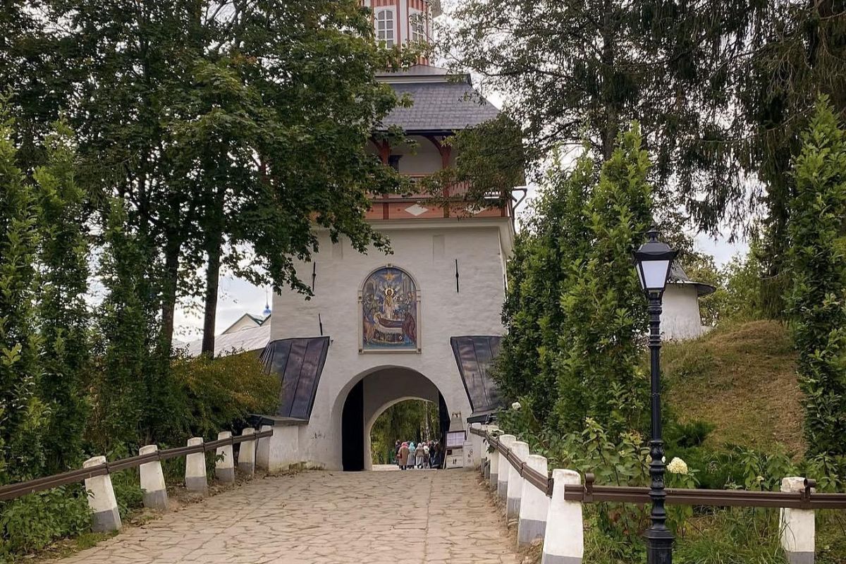 ПСКОВ, ПЕЧОРЫ: ВСЁ ГЛАВНОЕ ЗА ОДИН ДЕНЬ ИЗ ПЕТЕРБУРГА