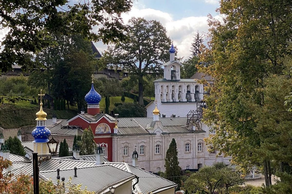 ПСКОВ, ПЕЧОРЫ: ВСЁ ГЛАВНОЕ ЗА ОДИН ДЕНЬ ИЗ ПЕТЕРБУРГА